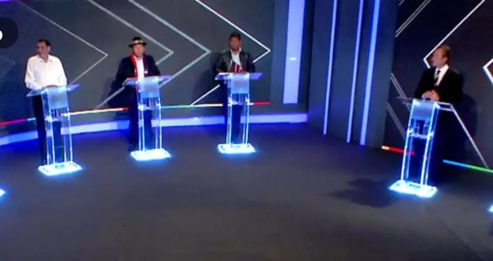 Los candidatos que participaron en el segundo bloque del debate organizado por el Órgano Electoral Plurinacional (OEP) plantearon propuestas enfocadas en el desarrollo productivo, caminero y la construcción de nueva infraestructura hospitalaria. Foto: ABI