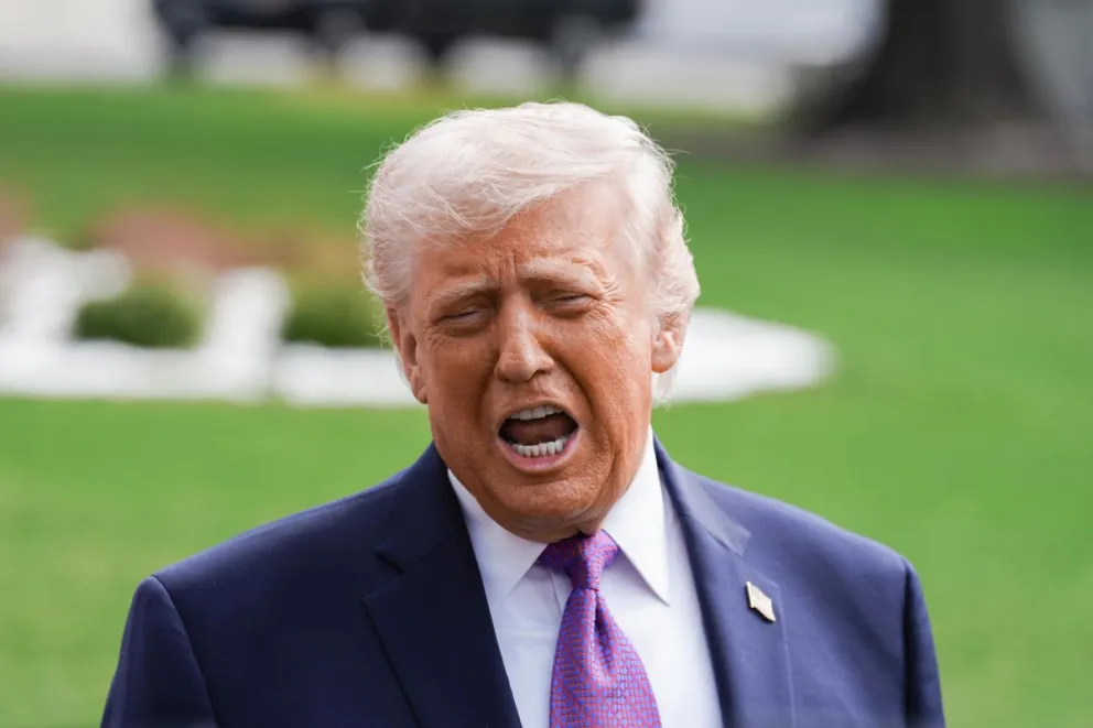 El presidente estadounidense, Donald Trump, este miércoles 11 de marzo en declaraciones a la prensa desde el jardín sur de la Casa Blanca. Foto: EFE/ Octavio Guzmán
