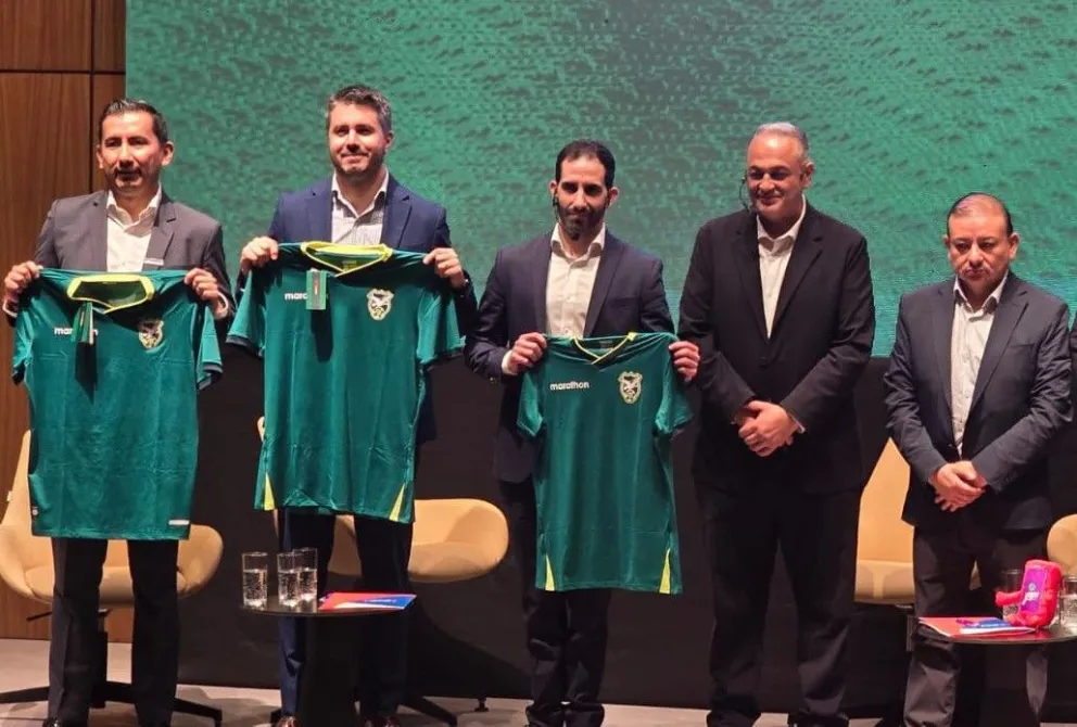 Ejecutivos del BCP junto a Fernando Costa y Gastón Uribe de la FBF. Crédito: BCP