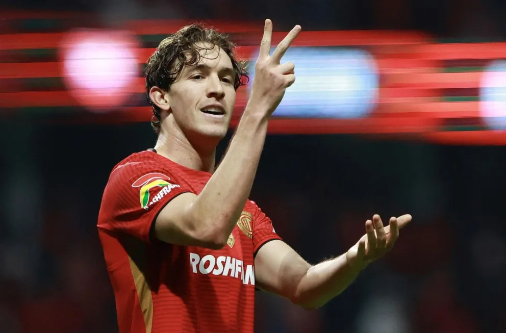 Marcel Ruiz celebra un gol para el Toluca durante un partido de la Liga MX. Crédito: EFE