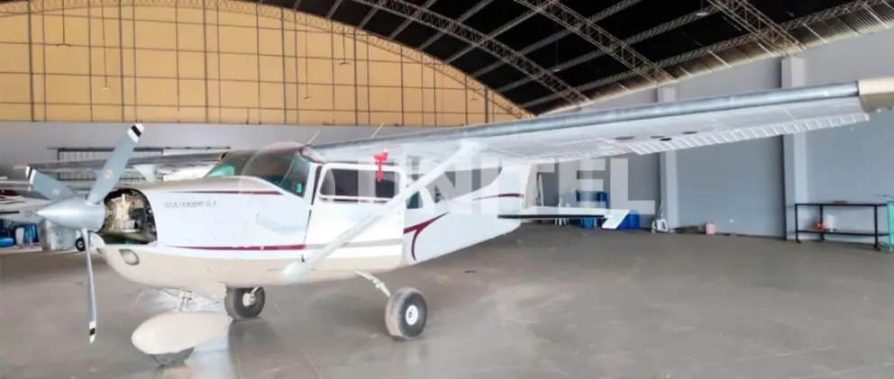 Una de las avionetas halladas durante las requisas efectuadas en Warnes. Foto: Unitel 