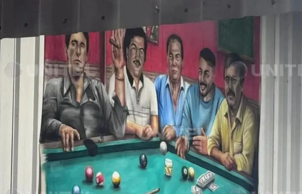 En el cuadro destacan capos de la droga, además de personajes de la cultura popular como Tony Montana. Foto: Unitel 
