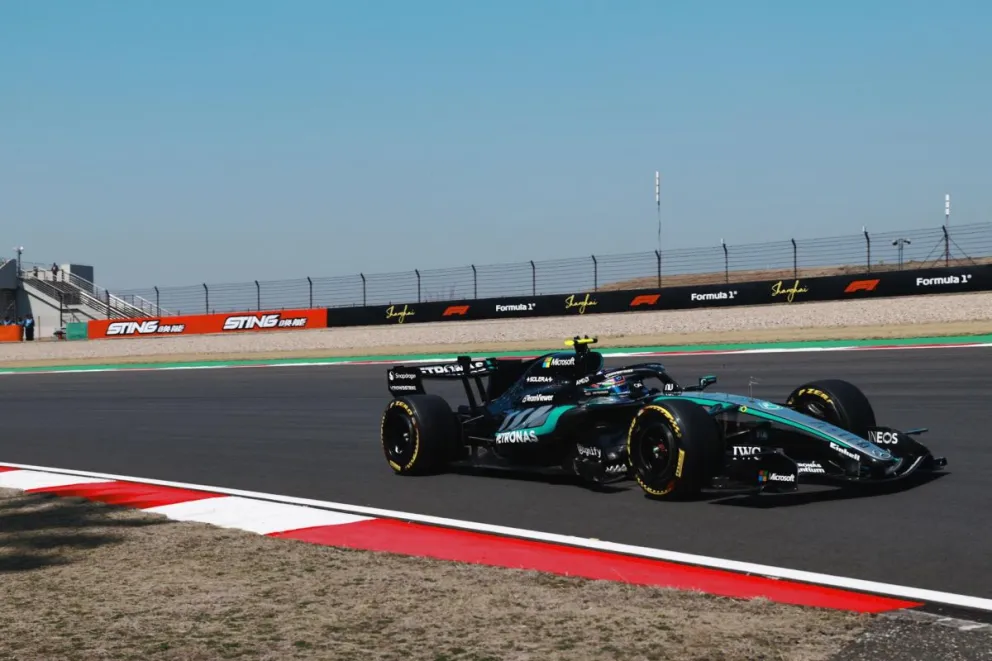 Antonelli en acción durante la carrera esprint del Gran Premio de China. Foto: EFE.