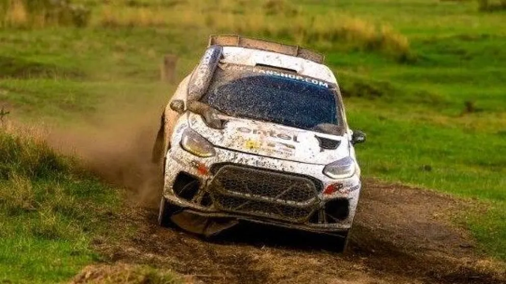 Bruun conduce su vehículo en la prueba africana. Foto: Prensa Bruun.