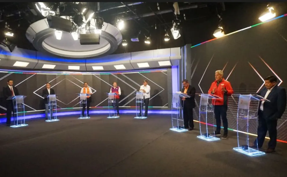 El primer grupo en el debate de candidatos a la Alcaldía de La Paz.