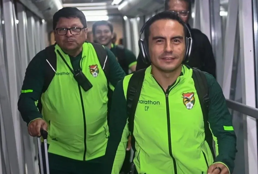 Carlos Pino (der.), Coordinador de Selecciones de la FBF, y Harold Howard, jefe de seguridad. Foto: La Verde - FBF