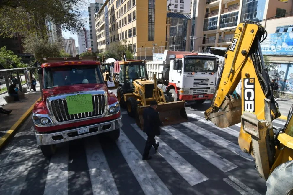 Las movilidades que forman parte de la protesta. Foto: Visión 360 