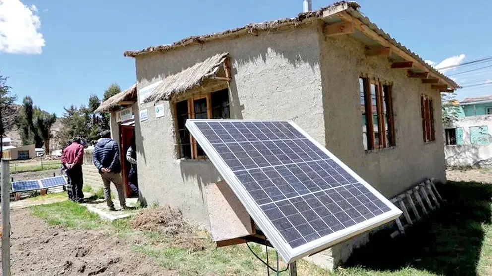 Paneles solares en el área rural. Foto: ENDE / Opinión