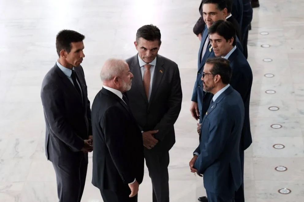 La breve conversación entre Luiz Inácio Lula da Silva, Rodrigo Paz y Luis Fernando Camacho. Foto: RRSS de Paz 