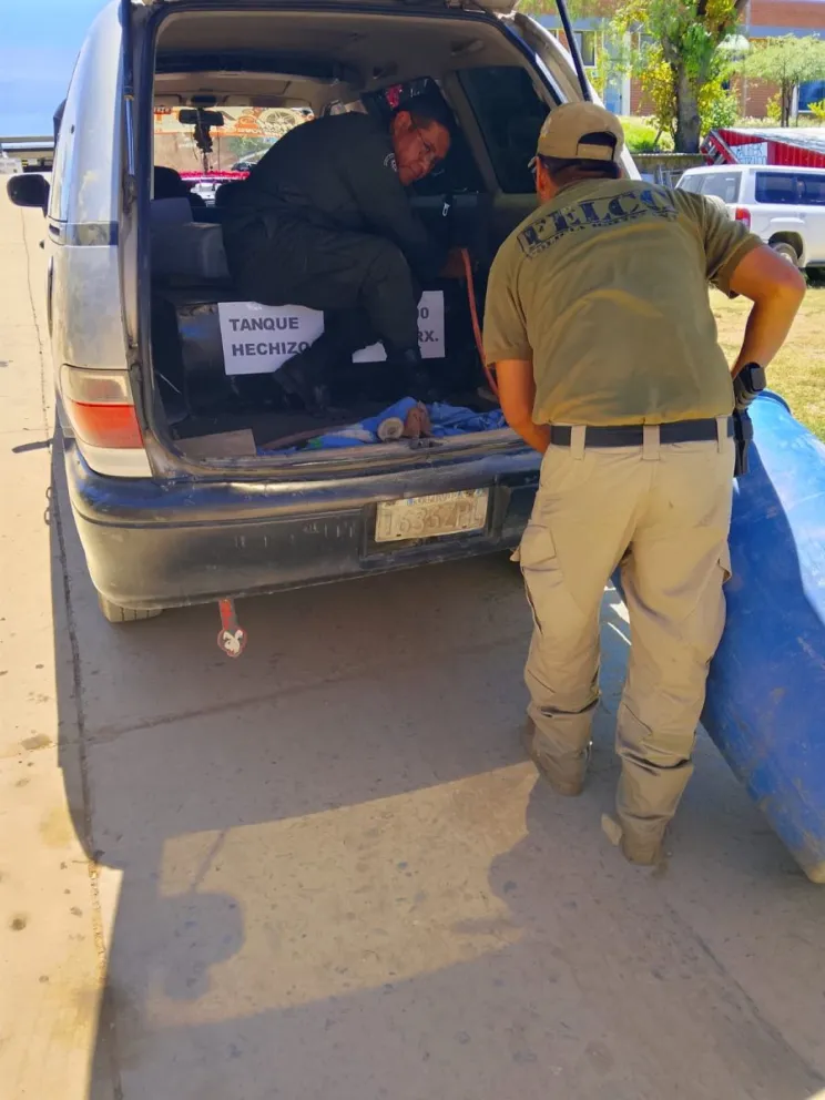 La ANH encontró un tanque artesanal utilizado para el carguío reiterado de combustible, que era trasvasado a envases de gran capacidad para su traslado, aparentemente con destino a los departamentos de Cochabamba y Santa Cruz. Foto: ANH