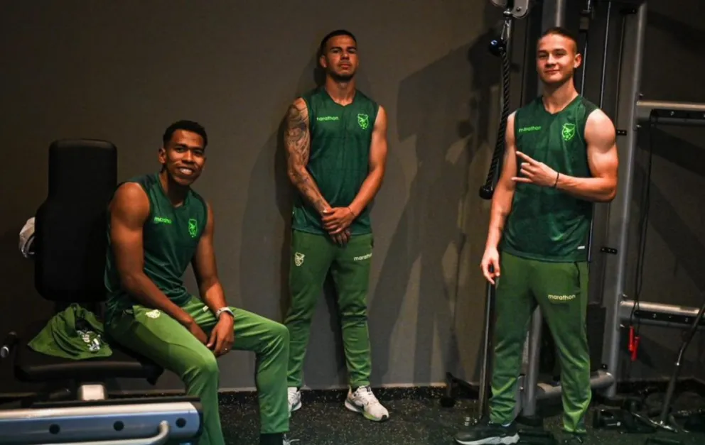 Diego Medina (izq.), Robson Matheus y Lucas Makazaga durante una sesión de gimnasio. Foto: La Verde - FBF