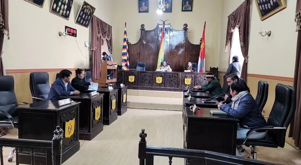 La sesión del Concejo Municipal de Potosí quedó en cuarto intermedio hasta el jueves. Foto: Concejo Municipal de Potosí.