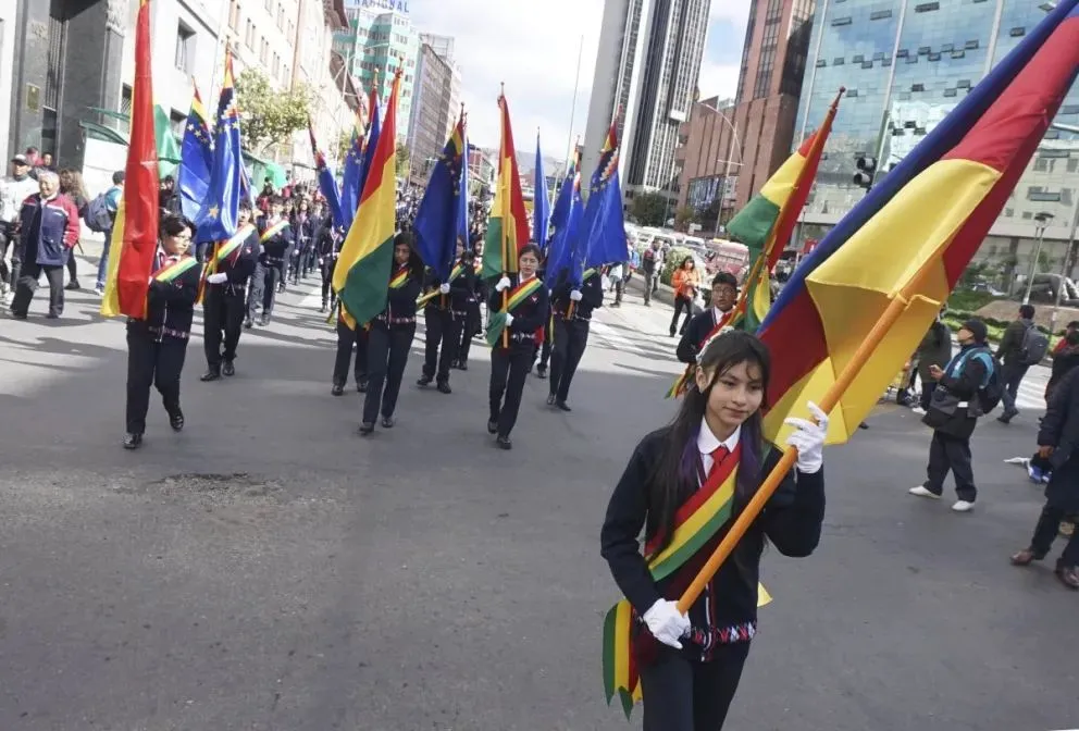 Desfile de estudiantes en el Día del Mar. Foto archivo: APG