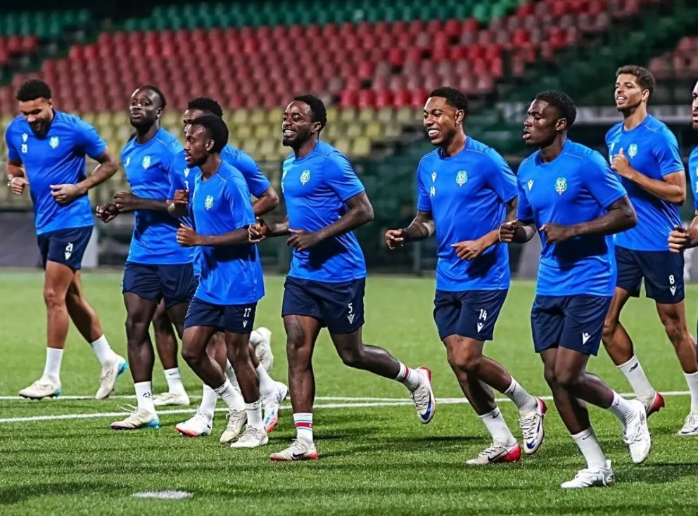 El plantel de Surinam en un entrenamiento pasado. Foto: Official Natio.