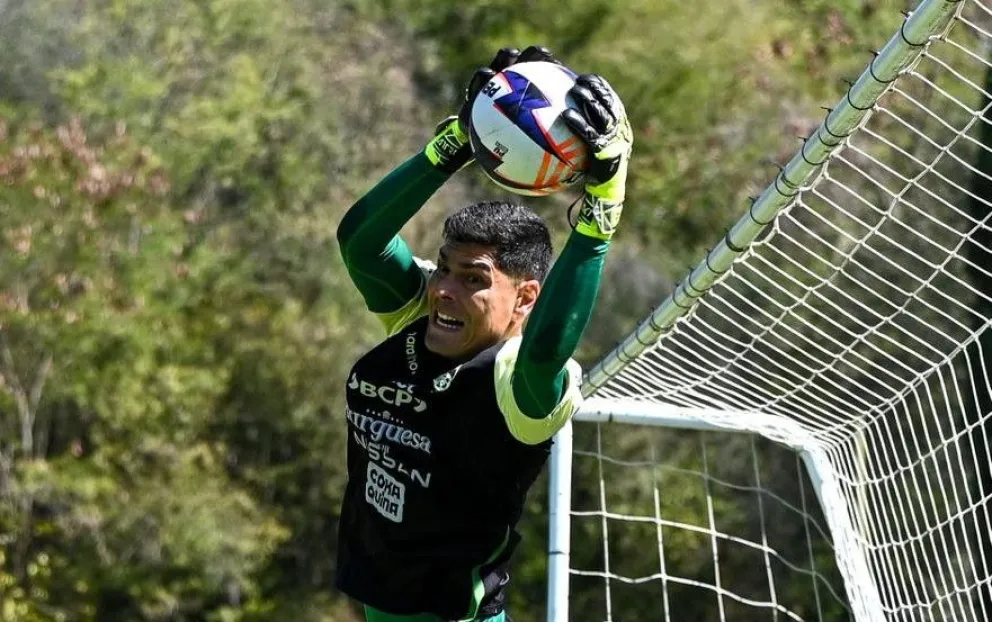 Carlos Lampe en uno de los entrenamientos de la Selección nacional en Monterrey. Foto: La Verde - FBF