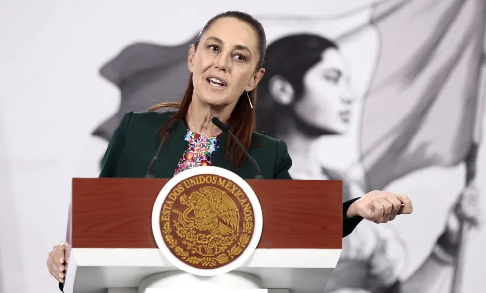 Claudia Sheinbaum, la presidenta de México, habla este jueves en una rueda de prensa. Foto: EFE