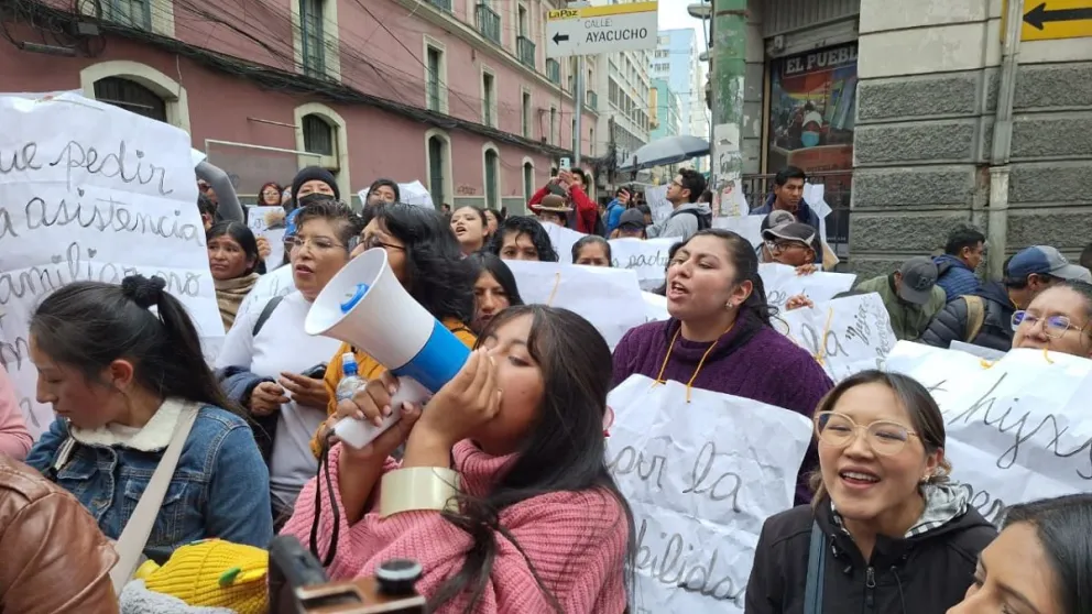 La protesta de activistas por mayores sanciones por incumplimiento de pago de asistencia familiar. Foto: Visión 360