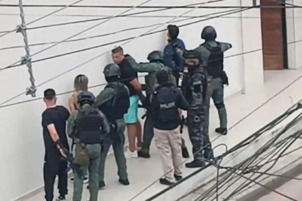 “Nosotros estamos autorizados para utilizar nuestras armas cortas, revólveres, pistolas y en algún caso nos autorizan algún arma larga, pero con ciertas limitaciones y eso no es posible”. Foto Correo del Sur