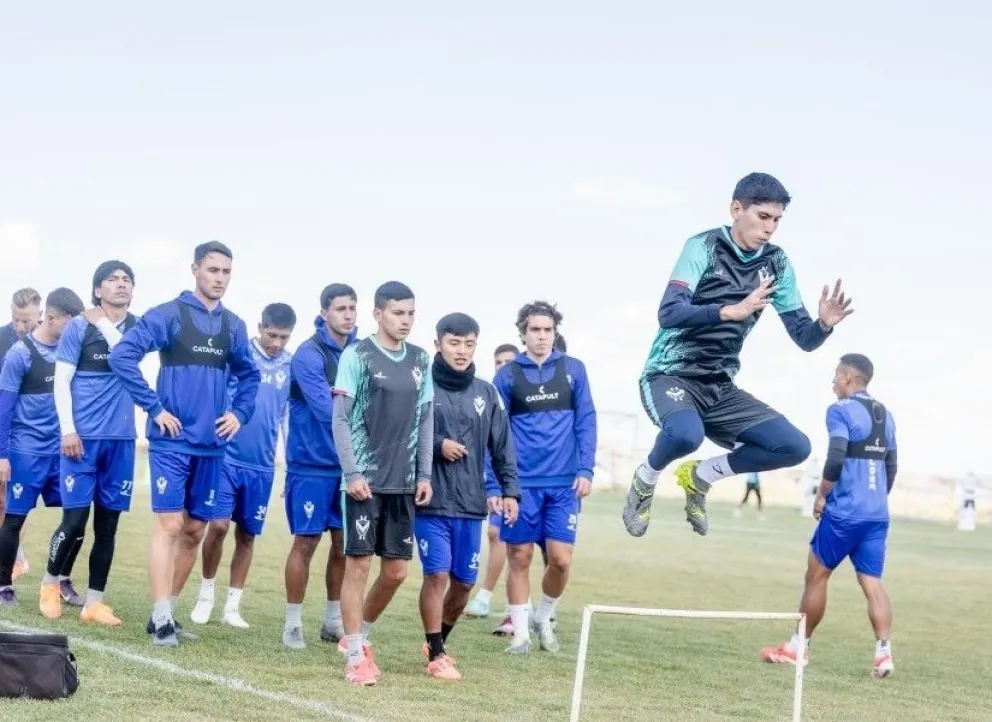 El plantel orureño en pleno entrenamiento. Foto: GV San José.