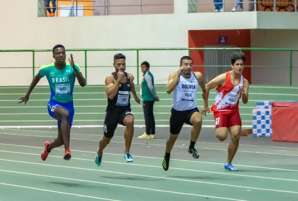 Vargas (de blanco) en una competencia anterior. Foto: FAB.