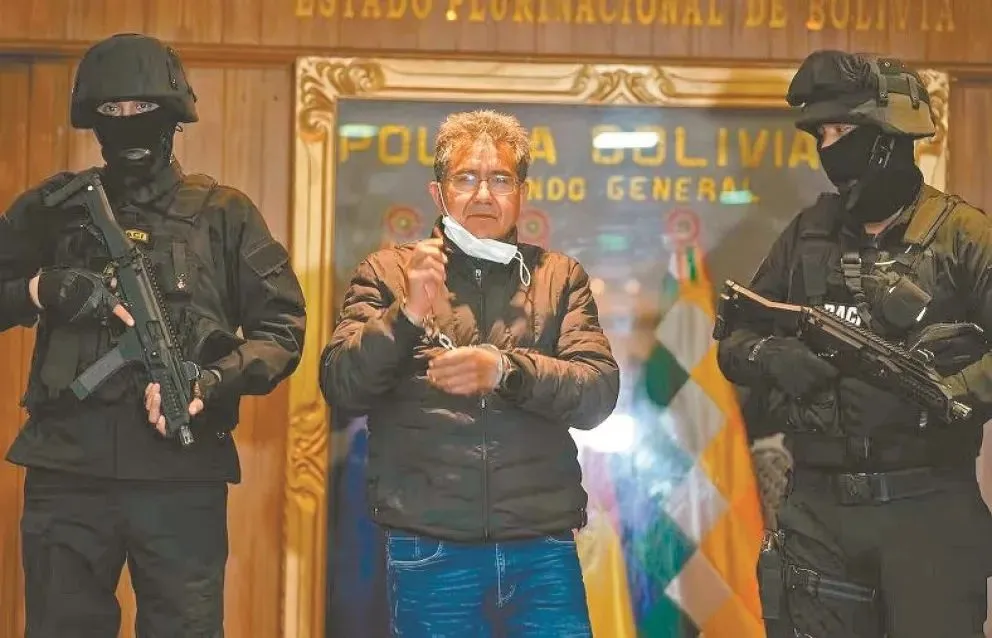 El exjefe antidroga Maximilia Dávila tras su detención en Bolivia. Foto: Archivo APG