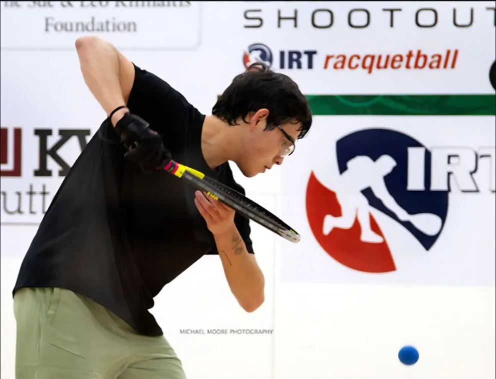Flores durante uno de sus partidos de la anterior semana. Foto: IRT.