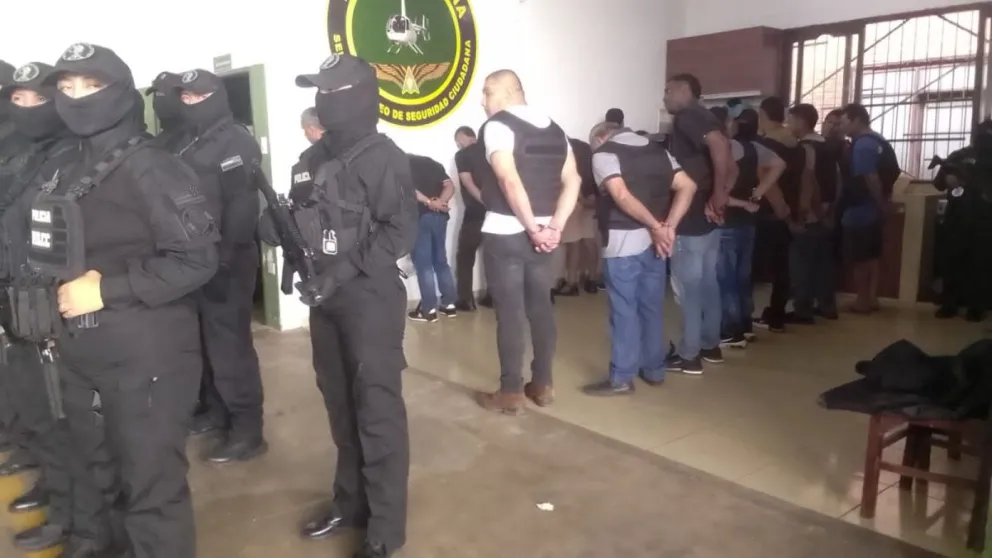 Presentación de parte de los aprehendidos en el caso Marset en Santa Cruz. Foto: APG