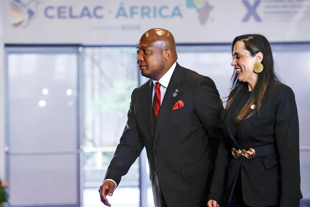 El ministro de Asuntos Exteriores de Ghana, Samuel Okudzeto Ablakwa, llega al encuentro de los países de la Comunidad de Estados Latinoamericanos y Caribeños (Celac). Foto: EFE