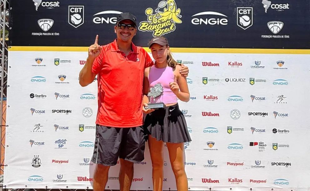 Fotografía de  Bustillos con su entrenador. Foto: Marco Rojas