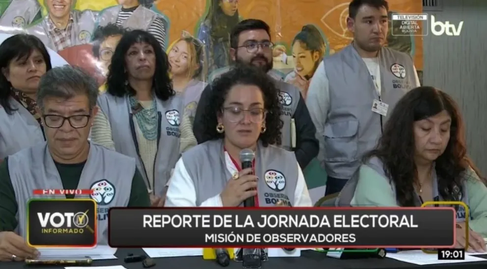 La misión de Observa Bolivia en conferencia de prensa. Foto: ABI