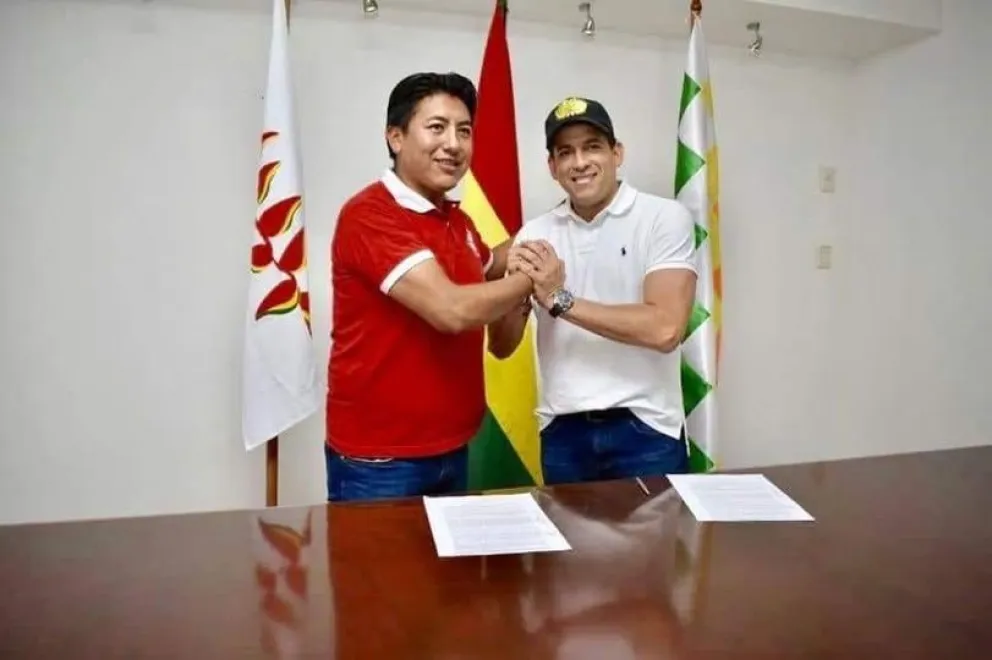 El gobernador de Santa Cruz, Luis Fernando Camacho, quien se repostuló a la Gobernación, y Marco Antonio Pumari, quien fue candidato a la Gobernación de Potosí, ocupan el tercer lugar en el conteo del Sirepre. Foto: Unitel