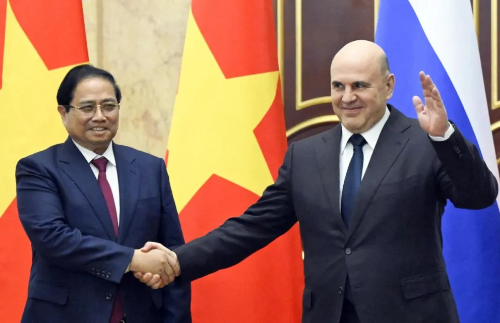 El primer ministro de Vietnam, Pham Minh Chinh (i), junto a su homólogo ruso, Mikhail Mishustin (d), durante su reunión este lunes en Moscú. Foto: EFE