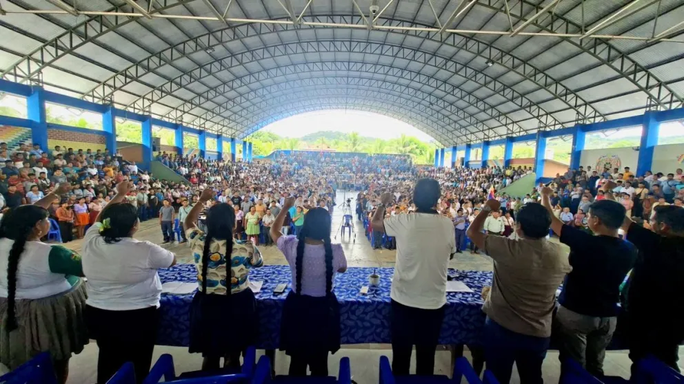 El ampliado cocalero en el que se decidió enviar ayuda económica a Cuba. Foto: RKC