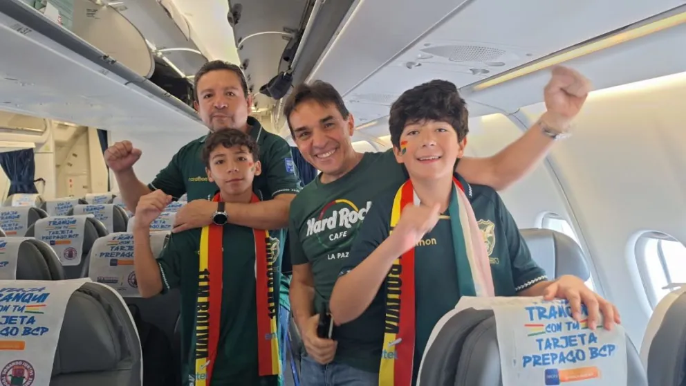 Algunos hinchas bolivianos que viajaron a Monterrey. Foto: Marco Mejía.