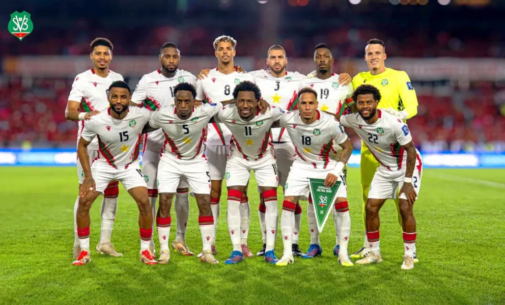 El plantel de Surinam que jugó las eliminatorias de Concacaf. Foto: Selección de Surinam.