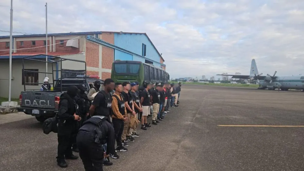 El traslado de vinculados con el narcotraficante Sebastián Marset. Foto: Gigavisión