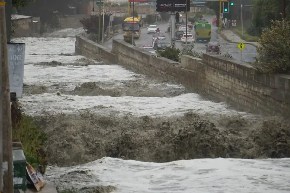 La crecida del río Choqueyapu en La Paz. Foto: GAMLP