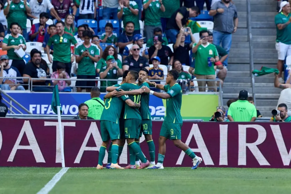 Los jugadores de la Selección festejan uno de sus goles. Foto: APG.
