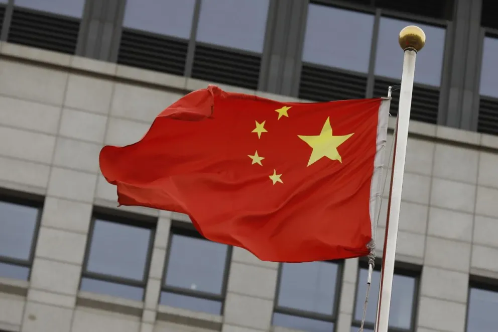 La bandera nacional de China se exhibe en el Ministerio de Comercio de China en Pekín, China, el 7 de enero de 2019. Foto: EFE