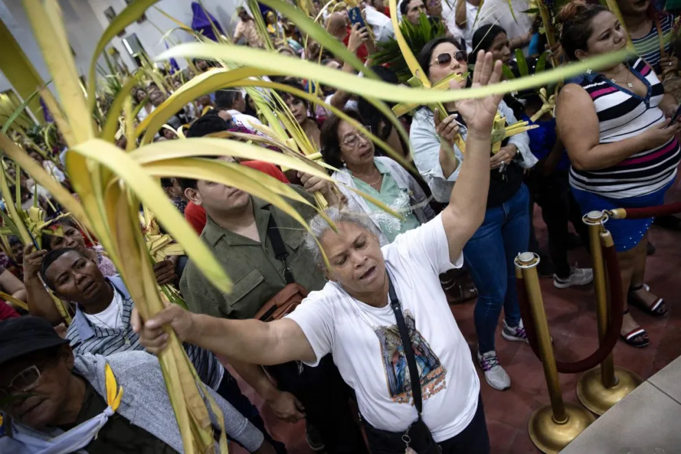 Domingo de Ramos y en el atrio de la Catedral Metropolitana no cabe un alma más. Foto: EFE/ STR
