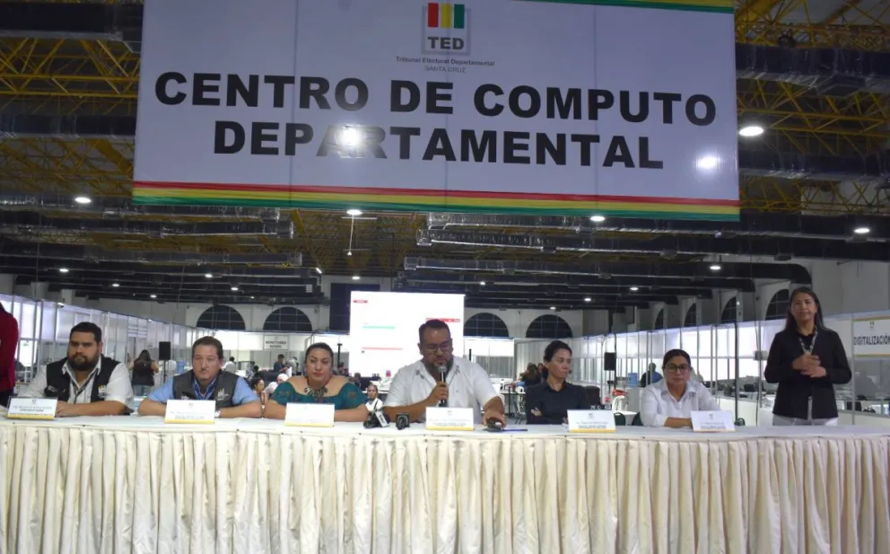 El TED de Santa Cruz en conferencia de prensa del domingo. Foto: TED Santa Cruz.