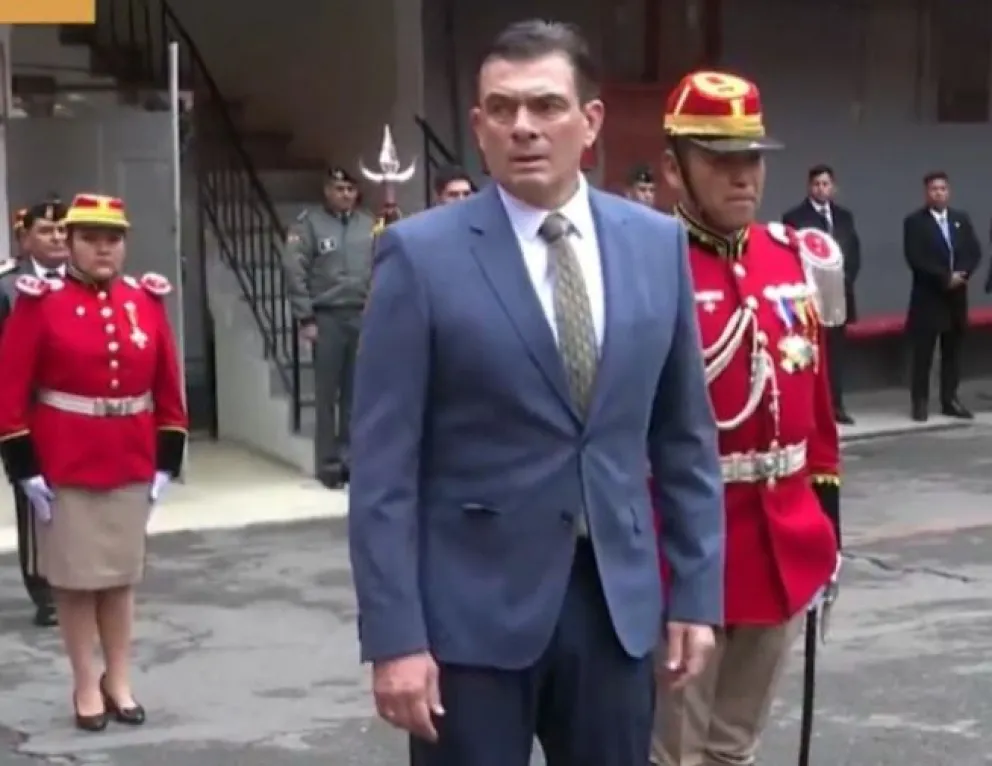 El presidente Rodrigo Paz en el Regimiento Colorados de Bolivia. Foto: Captura de imagen