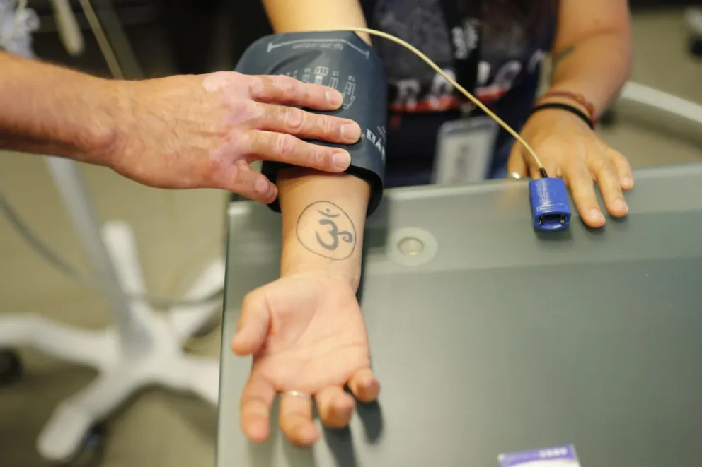 En México, la hipertensión arterial es considerada una “enfermedad crónica silenciosa”, pues es una de las principales causas de muerte en el país, incluso la OMS indicó que uno de cada tres mexicanos la padece. Foto: EFE