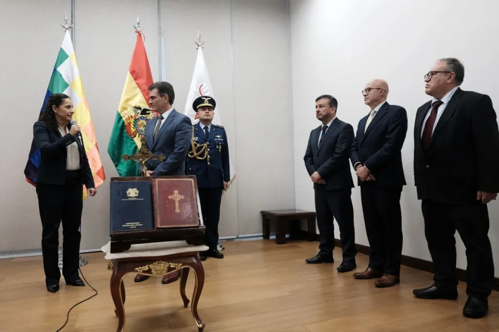 Claudia Cronembold fue posesionada como la nueva presidenta ejecutiva de YPFB, en sustitución de Yussef Akly, quien ocupó el cargo por cuatro meses y 21 días. Foto: DIRCOM.