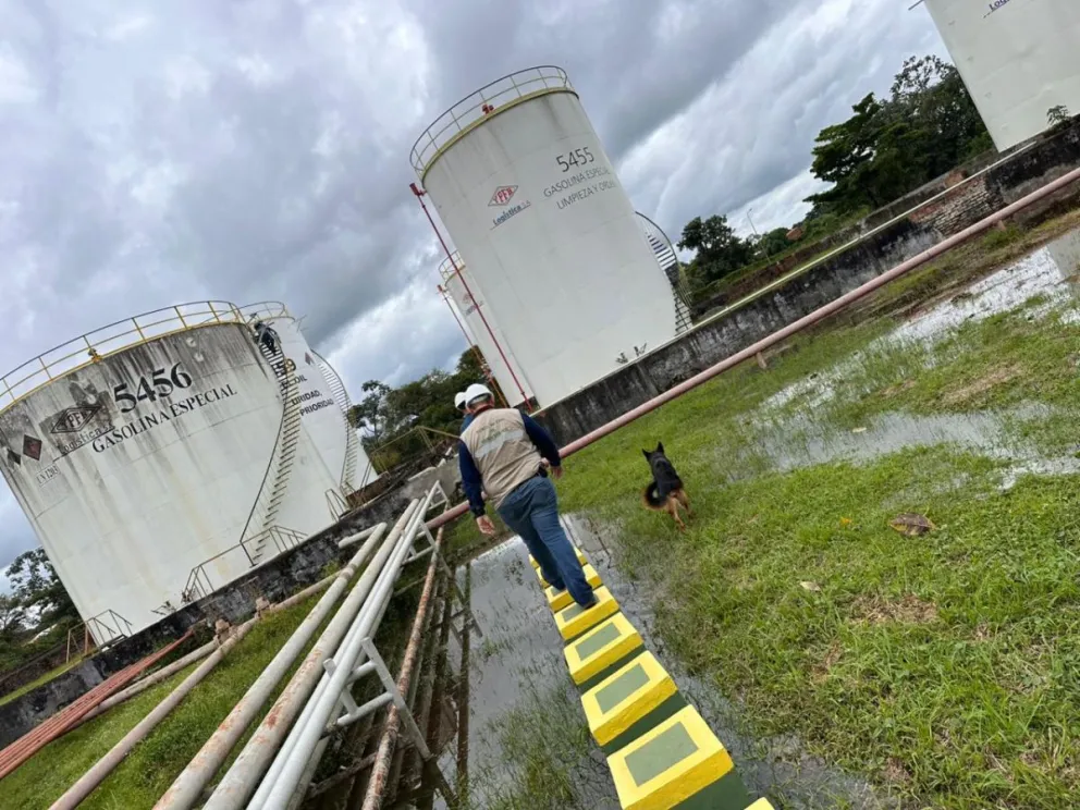 La Agencia Nacional de Hidrocarburos (ANH) instruyó a Yacimientos Petrolíferos Fiscales Bolivianos (YPFB) que en seis meses realice la limpieza de Plantas de Almacenaje de Hidrocarburos Líquidos. Foto: ANH