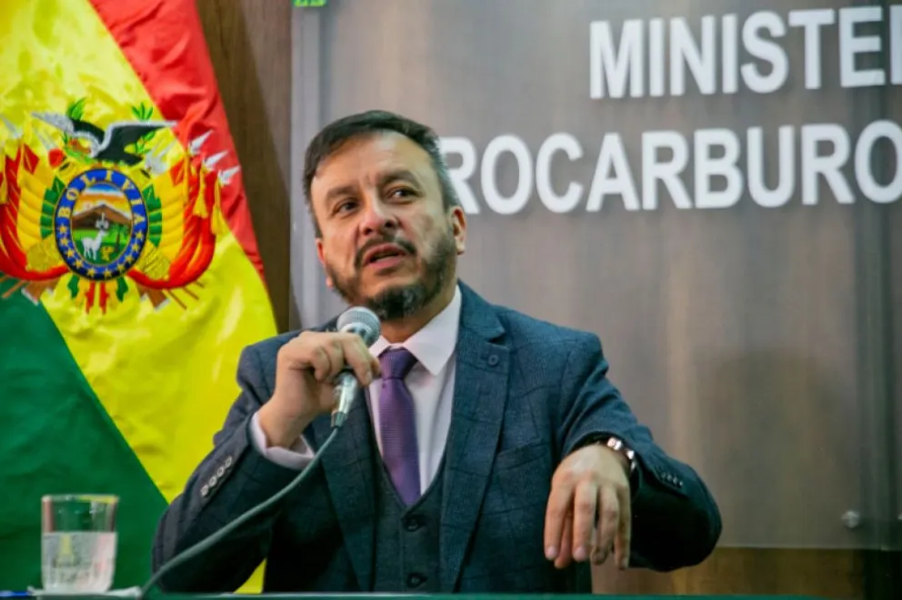 “Se firmará contratos con nuevos proveedores de gasolina, de mayor octanaje y sin modificar el precio”. Foto Ministerio de Hidrocarburos 