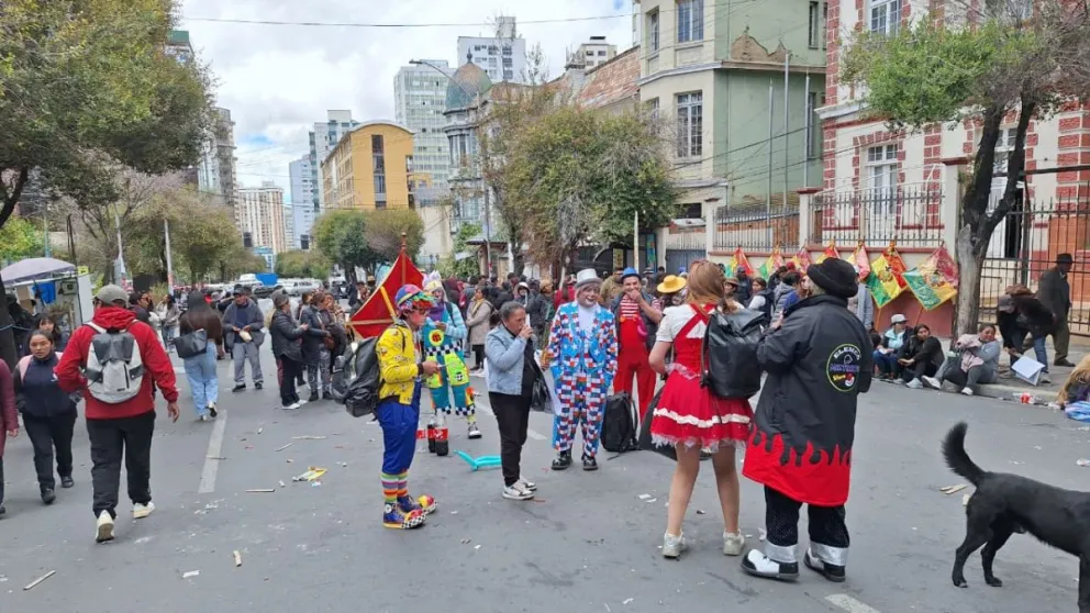 Protestas por prohibición de actividades extracurriculares en horarios de clase. Foto: Visión 360