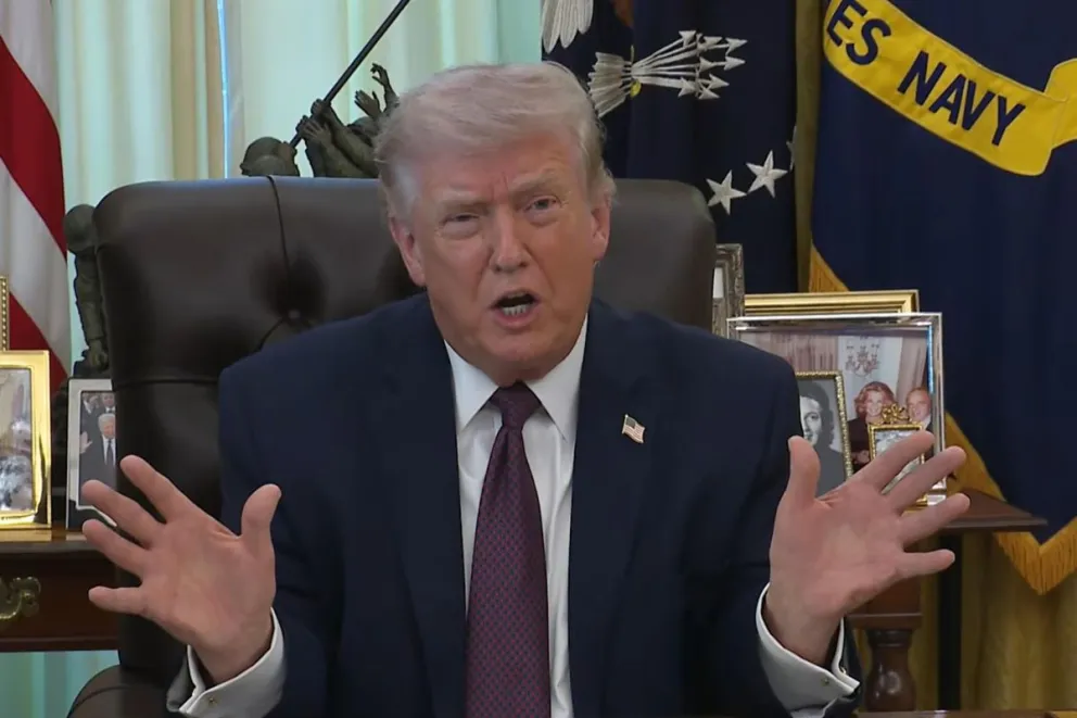 Captura de video tomada de una transmisión de La Casa Blanca del presidente de EE.UU., Donald Trump, hablando durante la firma de una orden ejecutiva este martes, en Washington (EE.UU.). Foto: EFE