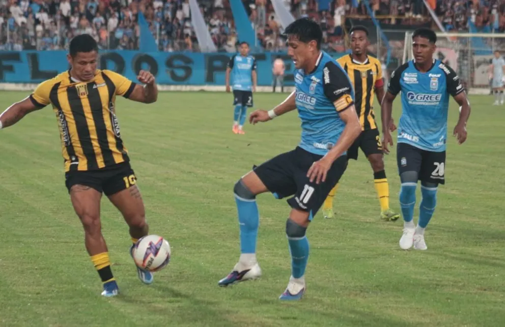 Del partido de ida que The Strongest le ganó a Blooming en Santa Cruz. Foto: Agencia Marka Registrada