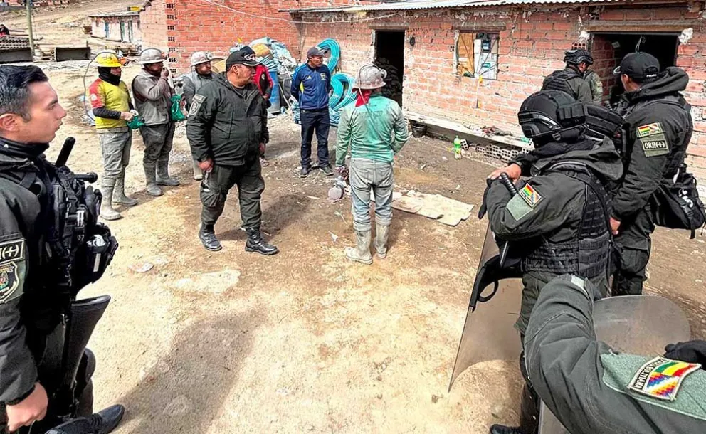 El presidente de Comcipo, Alberto Pérez, advierte de un posible enfrentamiento entre cooperativistas mineros con los jucus, ante la actitud de la justicia, que no sanciona estos delitos penales. Foto El Potosí